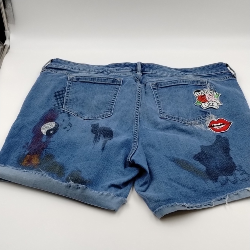 TORRID Premium Jean Shorts Patches & Paint Size 20 Designed in LA 90's - Picture 8 of 14